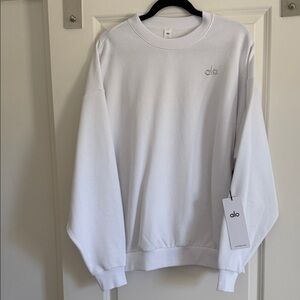 ALO Yoga Women’s Accolade Crew Neck Pullover